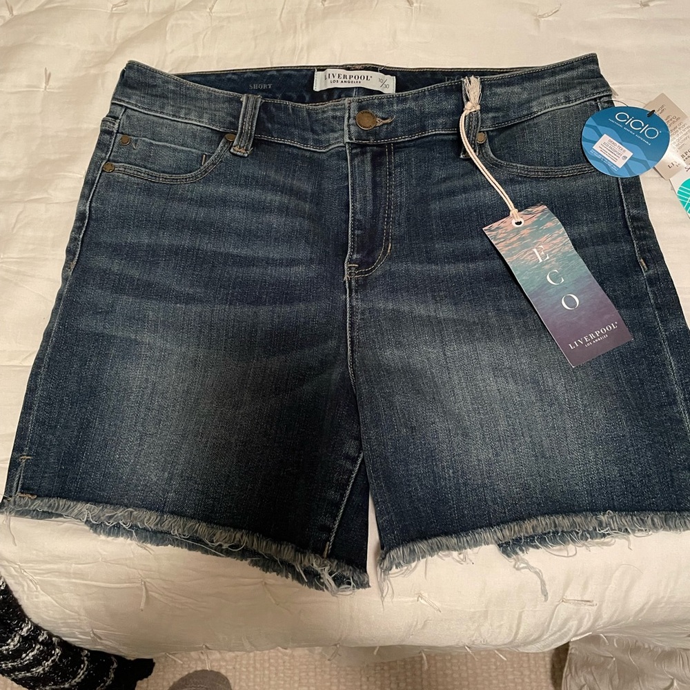 Liverpool Vickie Fray Hem Short size 10